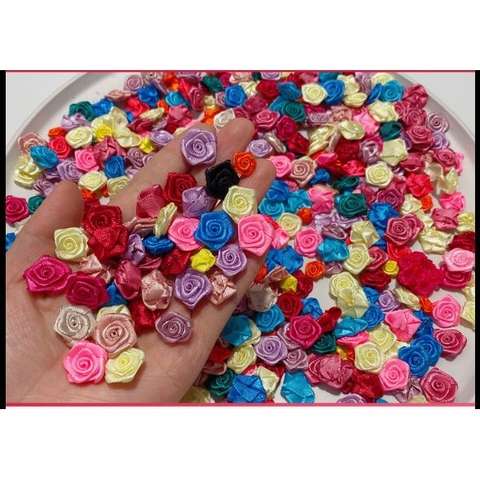 (p143-45) gói 5-20 hoa hồng vải satin 1-1.6cm trang trí cột tóc, cài tóc handmade, quần áo, thủ công
