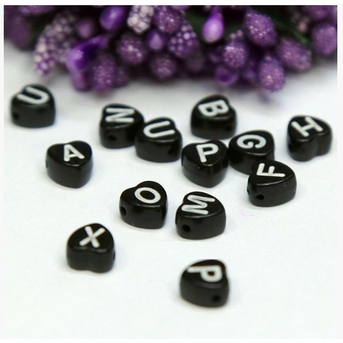 200 Hạt Chữ Cái trái tim nền đen chữ trắng (25gam)