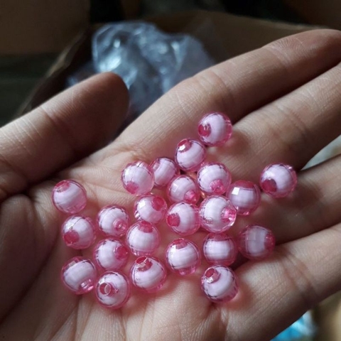 40 hạt nhựa 10mm hồng nhạt nhân trắng