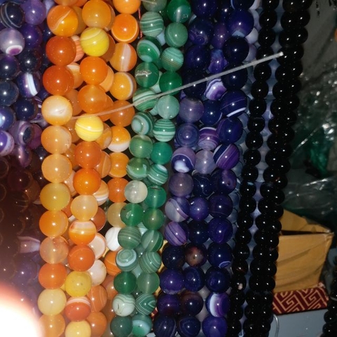 1 dây đá mã não sọc làm vòng phong thủy