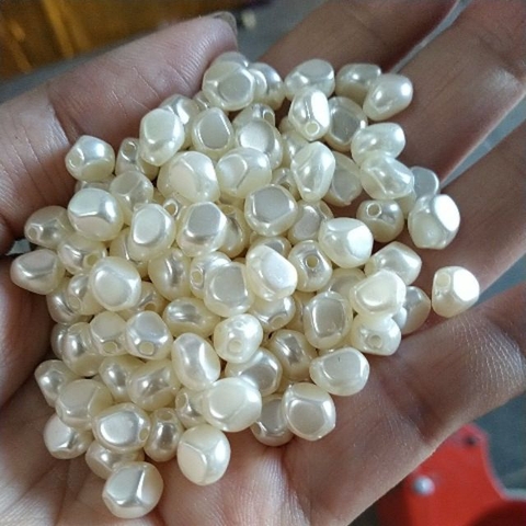 10-50gam hạt nhựa kiểu hạt lựu 4x6mm màu kem