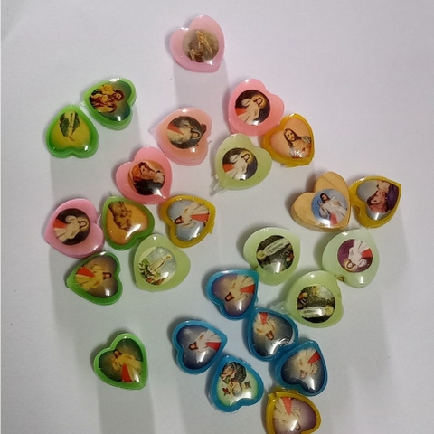 2-10hạt trái tim nhựa nhiều màu xỏ vòng hình chúa Giêsu, đức mẹ 12mm