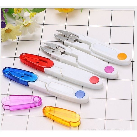 kéo bấm chỉ có nắp đậy màu trong