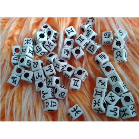 Hạt nhựa in 12 cung hoàng làm vòng nền trắng chữ đen