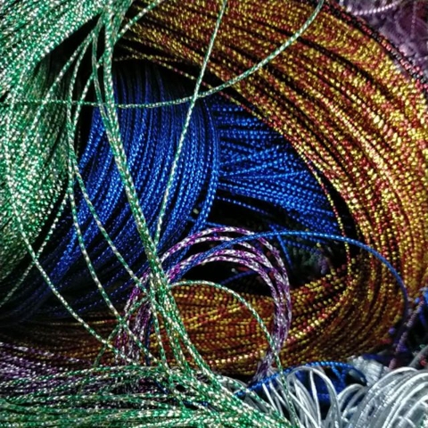 Bó 90 met Dây kim tuyến nhiều màu