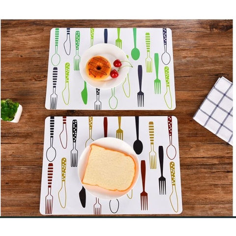 Tấm lót bàn ăn chống thấm cách nhiệt chống trượt nhiều màu ngộ nghĩnh chất liệu nhựa PVC