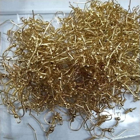 50gram móc câu, móc hoa tai vàng nhạt ( 250 cai)