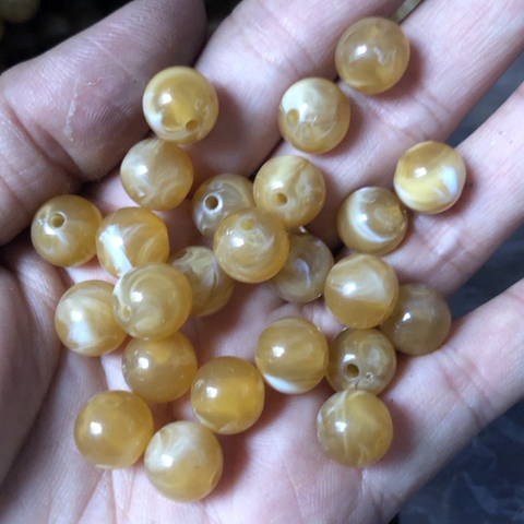 18 hạt nhựa tròn màu cà phê sữa vân giả đá 10mm (gói 10gam) có lỗ xỏ làm vòng tây, vòng cổ (TL)