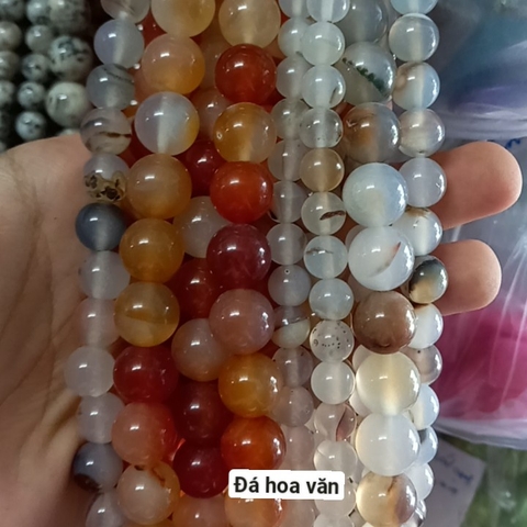 1 viên đá hoa văn nâu, trắng xám có lỗ xỏ 1mm đến 1,5mm size 10mm 12mm