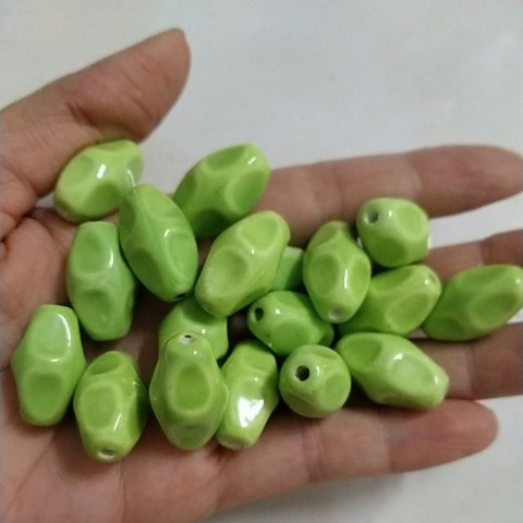 5viên gốm sứ bầu dục xanh lá 13x22mm
