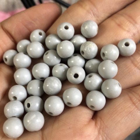35 hạt nhựa tròn màu xám 8mm (gói 10gam) có lỗ xỏ làm vòng tay, vòng cổ (TL)