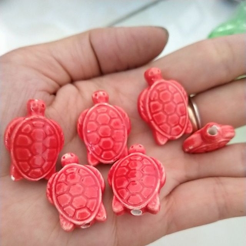 2 con rùa gốm sứ màu đỏ cam 19x27mm