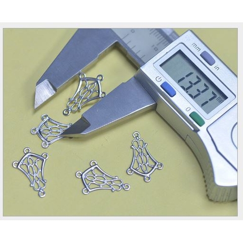 (p39-24) mặt inox không rỉ 4 lỗ mỏng nhẹ 13x20mm làm hoa tai, trang trí