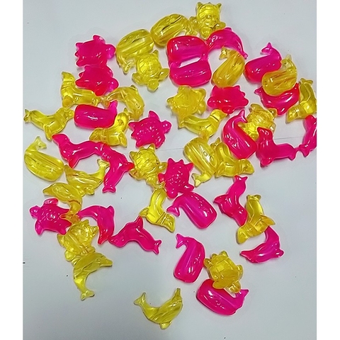 (P132-8 M3) 10-50gam Hỗn hợp cá, rùa nhựa vàng hồng có lỗ xỏ 4mm làm đồ chơi, trang trí