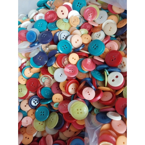 50-100gam nút nhựa hỗn hợp size may quần áo, trang trí handmade (hàng thanh lý)