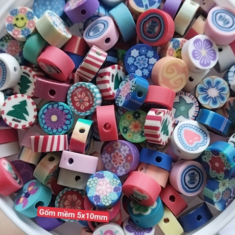 10 Charm đất sét mềm nhiều kiểu size 5x10mm có lỗ xỏ