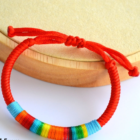 vòng tay chỉ ngũ sắc may mắn có thể co rút