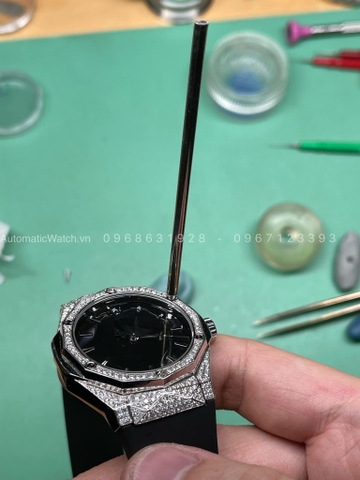 Tiện Ốc Vít Đồng Hồ Hublot