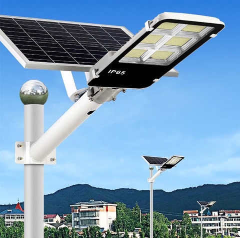 den-ban-chai-nang-luong-mat-troi-tp-solar-200W-5