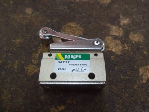 Công tắt hành trình hơi bánh xe 2 lỗ