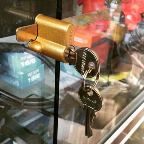 Khóa tủ kính khóa lùa Huy Hoàng chính hãng