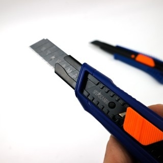 Dao rọc giấy cỡ lớn 18mm sắc bén màu xanh cao cấp Staka siêu nhẹ siêu bền dao trổ hàng chất lượng cao