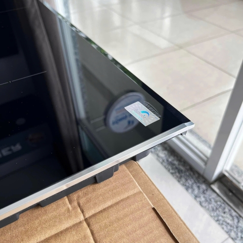 Bếp từ 3 vùng nấu Bauer BEU630GT2E