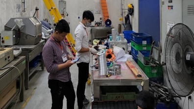 Thi Công Máy Hút Khói Hàn Tại Nhà Máy Vinfast