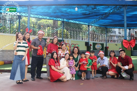 FOSCO company B.O.D visited and gave gifts to International School on the ocassion of Christmas 2023.