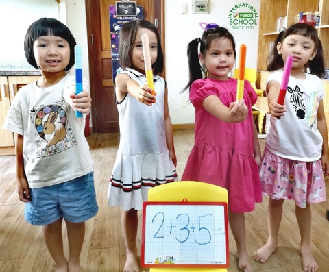 These kindergarten captains worked on counting and logical reasoning with tiny cylindrical blocks