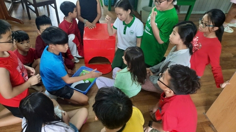 The gradeschool children had the opportunity to express themselves in a creative and artistic way while developing teamwork.