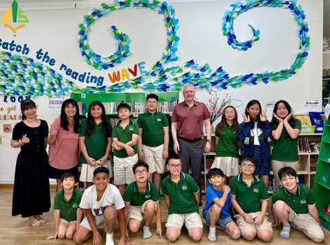 What a delightful historical tour with Mr. Alan Fairclough's stories that was totally a blast