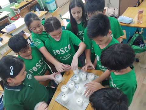 Today our Grade 4 students became food scientists during our Kids Can Cook event!