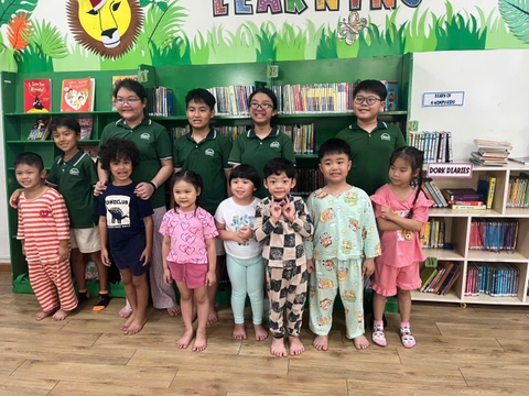 Reading with a friend feels good and fun