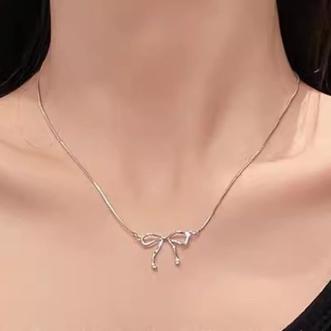 Hợp kim / dây chuyền nơ xinh