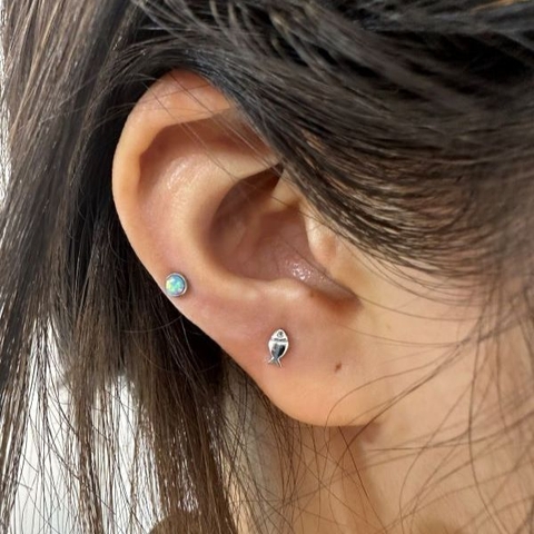 Khuyên tai SMALL WHITE FISH EARRING