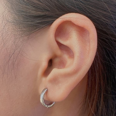 Khuyên tai tròn Unisex màu bạc