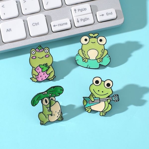Pin cài áo hình chú ếch xanh - 4 mẫu HOT