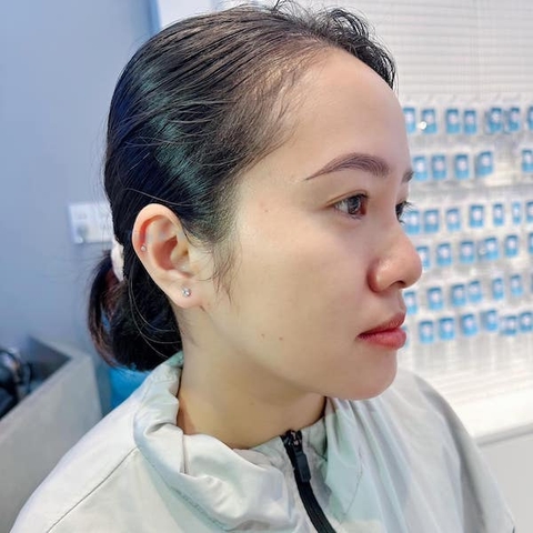 Xỏ khuyên tai Helix