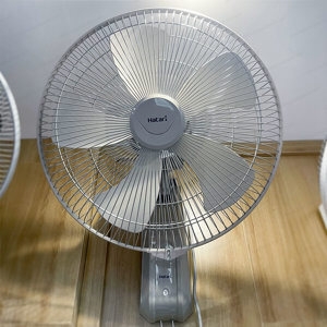 Quạt treo tường Hatari IW18M1 Thái Lan