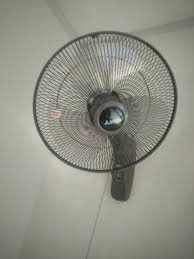 Quạt treo tường Mitshubishi W16 RA