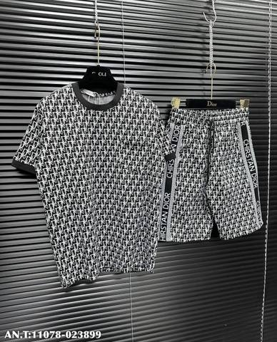 ຊຸດແຂນສັ້ນຜູ້ຊາຍຄໍມົນ ບົນເບີ