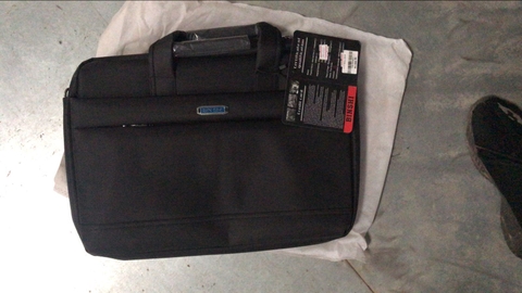 ກະເປົາໃສ່ຄອມ