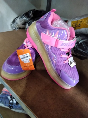 ເກີບສະເກັດ FaShion 37