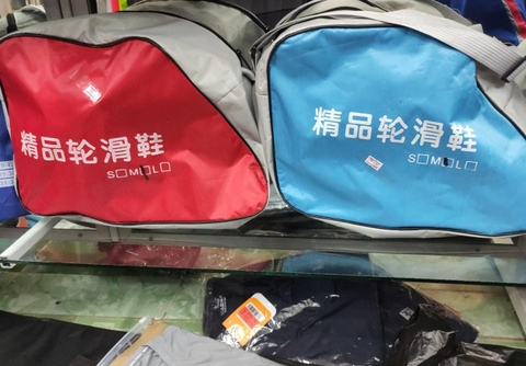 ເກີບສະເກັດ 4 ລໍ້ ມີໝວກ