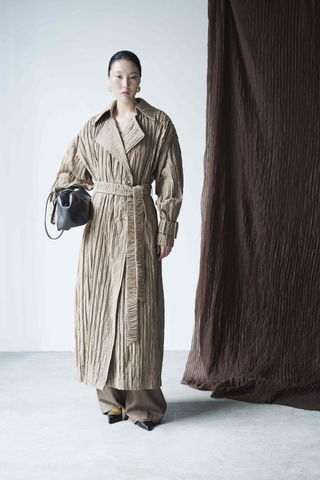 CRINKLE PLEATED TRENCH COAT