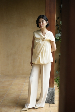 Rose twisted knot top