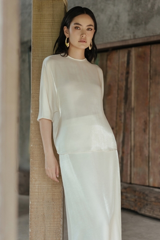 Elbow sleeved crepe top