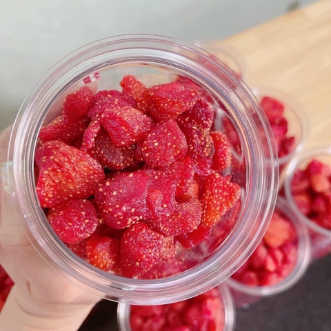 Dâu sấy dẻo Đà Lạt