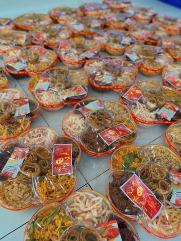 Hộp lục vị hoa mai (mực, bò, gà)